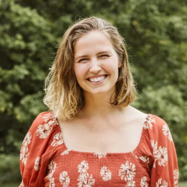 Headshot of Avery Bond